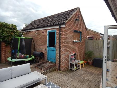 3 bedroom Detached house to let in Rectory Close, Wouldham, ME1