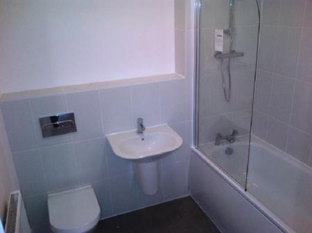 1 bedroom Flat to let in Station Road, Strood, ME2