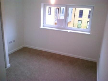 1 bedroom Flat to let in Station Road, Strood, ME2