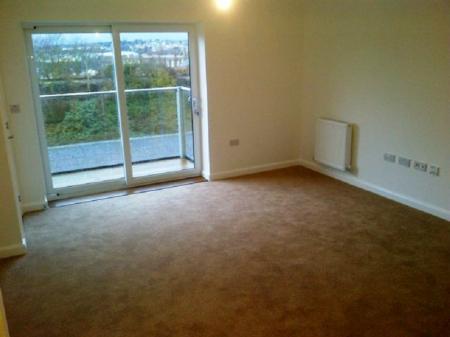1 bedroom Flat to let in Station Road, Strood, ME2