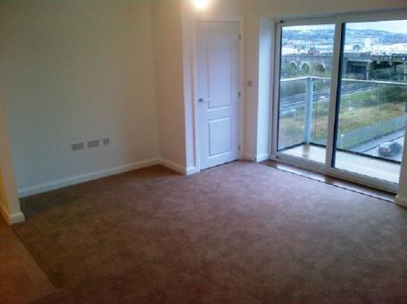1 bedroom Flat to let in Station Road, Strood, ME2