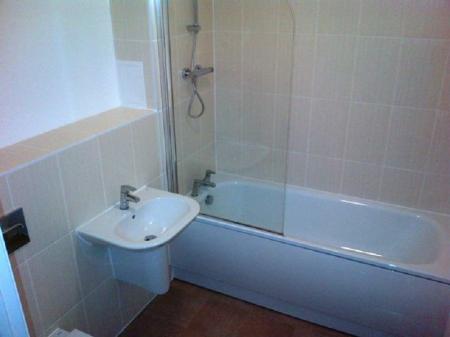 1 bedroom Flat to let in Station Road, Strood, ME2