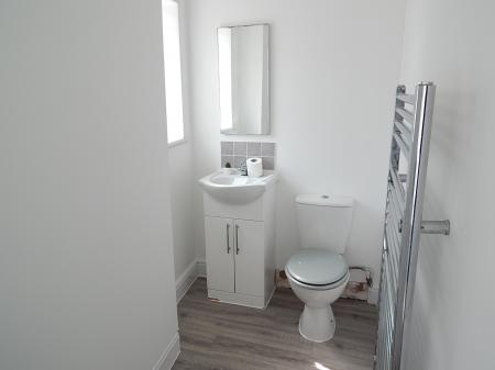 2 bedroom Maisonette to let in High Street, Chatham, ME4