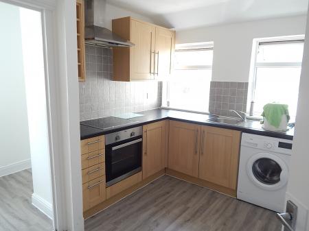 2 bedroom Maisonette to let in High Street, Chatham, ME4
