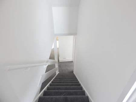 2 bedroom Maisonette to let in High Street, Chatham, ME4
