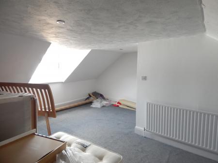2 bedroom Maisonette to let in High Street, Chatham, ME4
