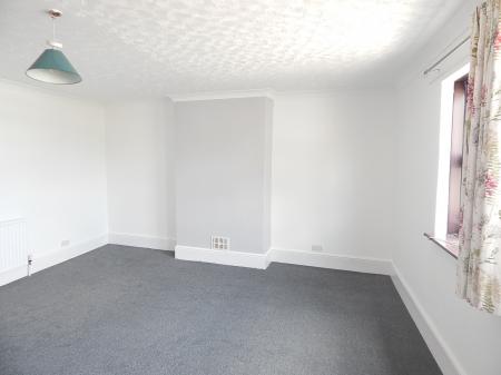 2 bedroom Maisonette to let in High Street, Chatham, ME4