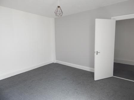 2 bedroom Maisonette to let in High Street, Chatham, ME4