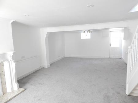 4 bedroom Terraced House to let in Maidstone Road, Rochester, ME1