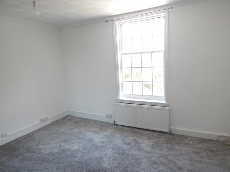 4 bedroom Terraced House to let in Maidstone Road, Rochester, ME1