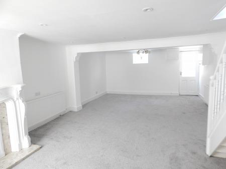 4 bedroom Terraced House to let in Maidstone Road, Rochester, ME1