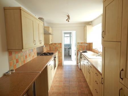 4 bedroom Terraced House to let in Maidstone Road, Rochester, ME1