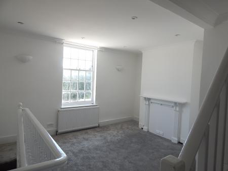 4 bedroom Terraced House to let in Maidstone Road, Rochester, ME1