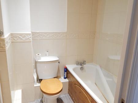 2 bedroom Flat to let in Valetta Way, Rochester, ME1
