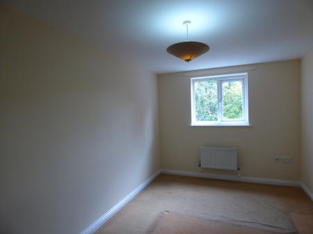 2 bedroom Flat for sale in Beeston Court, Laindon, SS15