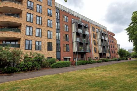1 bedroom Flat for sale in Image Court, Maxwell Road, Romford, RM7