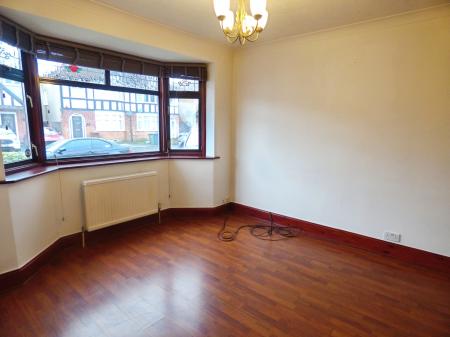 3 bedroom Semi-detached house to let in Heathview Road, Grays, RM16