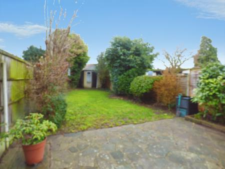 3 bedroom Semi-detached house to let in Heathview Road, Grays, RM16