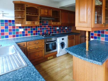 3 bedroom Semi-detached house to let in Heathview Road, Grays, RM16