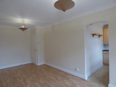 2 bedroom Flat to let in Junction Road, Brentwood, CM14