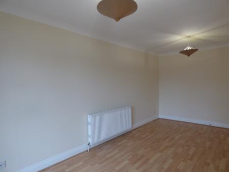 2 bedroom Flat to let in Junction Road, Brentwood, CM14