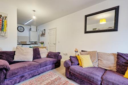 2 bedroom Flat for sale in Beeston Courts, Laindon, Basildon, SS15