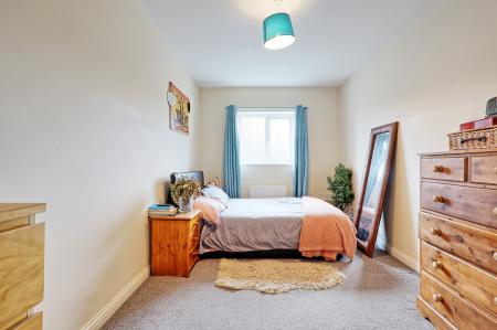 2 bedroom Flat for sale in Beeston Courts, Laindon, Basildon, SS15
