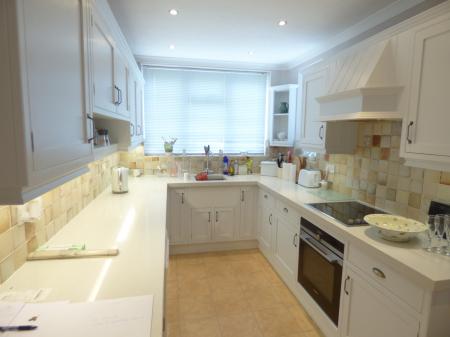 4 bedroom Semi-detached house to let in Western Road, Leigh-on-Sea, SS9