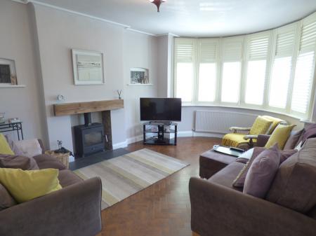 4 bedroom Semi-detached house to let in Western Road, Leigh-on-Sea, SS9