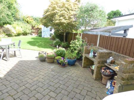 4 bedroom Semi-detached house to let in Western Road, Leigh-on-Sea, SS9