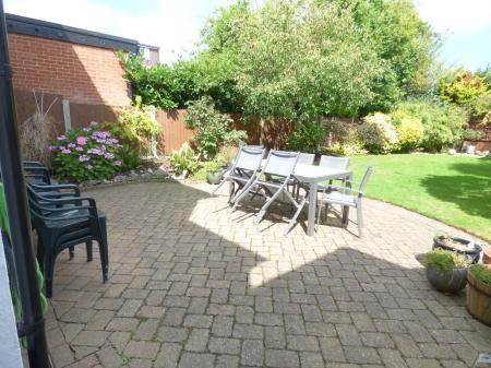 4 bedroom Semi-detached house to let in Western Road, Leigh-on-Sea, SS9
