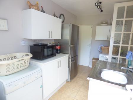 4 bedroom Semi-detached house to let in Western Road, Leigh-on-Sea, SS9