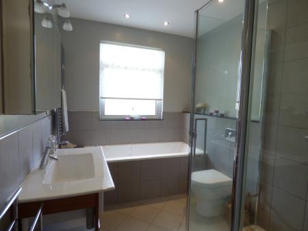 4 bedroom Semi-detached house to let in Western Road, Leigh-on-Sea, SS9