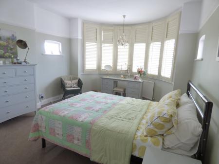 4 bedroom Semi-detached house to let in Western Road, Leigh-on-Sea, SS9