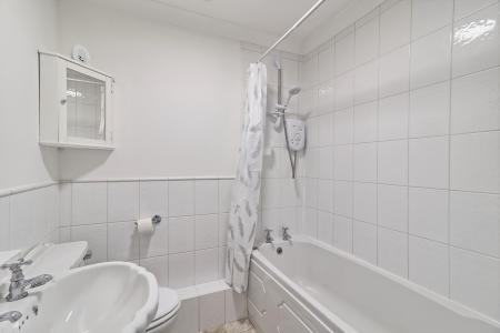 1 bedroom Apartment for sale in St Georges Court, Romford, RM1