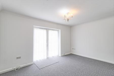 1 bedroom Apartment for sale in St Georges Court, Romford, RM1