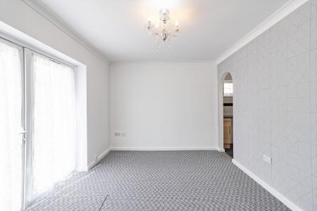 1 bedroom Apartment for sale in St Georges Court, Romford, RM1