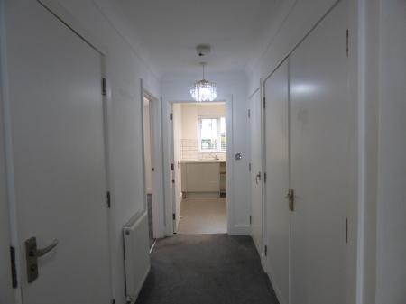 2 bedroom Flat to let in Southend Road, Stanford-le-Hope, SS17