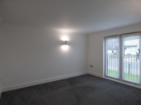 2 bedroom Flat to let in Southend Road, Stanford-le-Hope, SS17