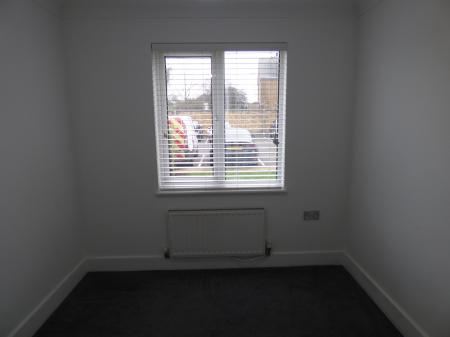 2 bedroom Flat to let in Southend Road, Stanford-le-Hope, SS17
