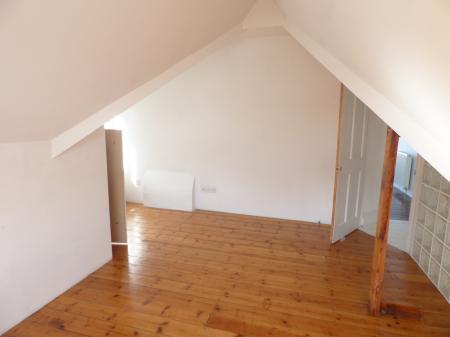 2 bedroom Flat to let in Westcliff Park Drive, Westcliff-on-Sea, SS0