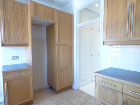 2 bedroom Flat to let in Westcliff Park Drive, Westcliff-on-Sea, SS0