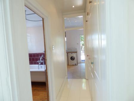 2 bedroom Flat to let in Westcliff Park Drive, Westcliff-on-Sea, SS0