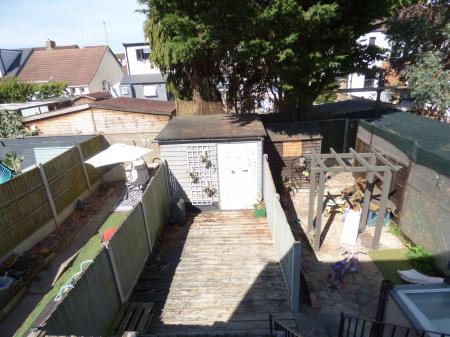 2 bedroom Flat to let in Westcliff Park Drive, Westcliff-on-Sea, SS0