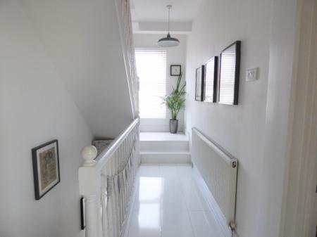 2 bedroom Flat to let in Westcliff Park Drive, Westcliff-on-Sea, SS0