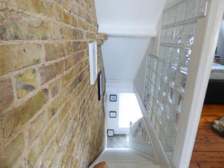 2 bedroom Flat to let in Westcliff Park Drive, Westcliff-on-Sea, SS0