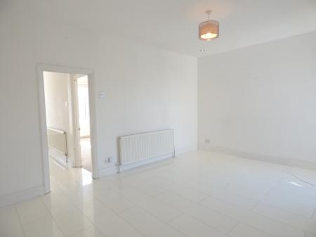 2 bedroom Flat to let in Westcliff Park Drive, Westcliff-on-Sea, SS0
