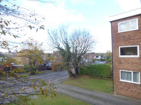 1 bedroom Flat to let in Doddinghurst Road, Brentwood, CM15