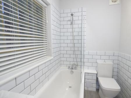 1 bedroom Flat to let in Doddinghurst Road, Brentwood, CM15