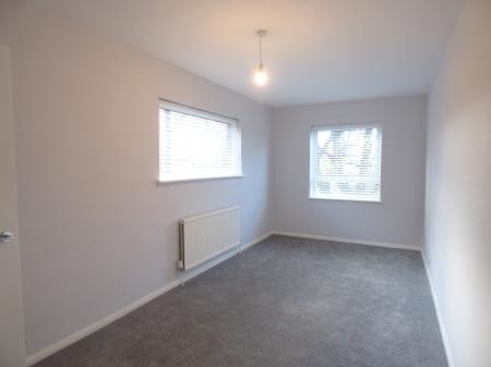 1 bedroom Flat to let in Doddinghurst Road, Brentwood, CM15